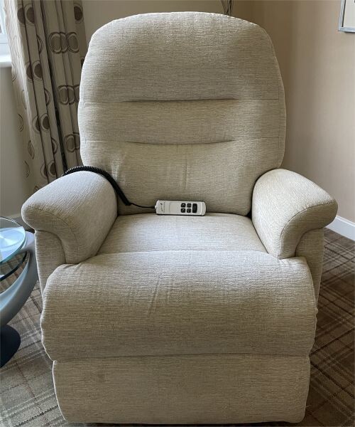 Second Hand Rise Recliners, Used Riser Recliners, Pre Loved Chairs.